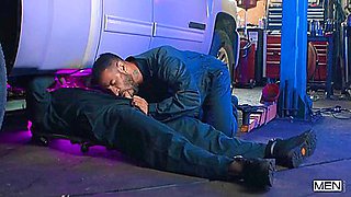 Men: Wrench-related Blow Job In The Shop With Mateo Zagal And Dom King