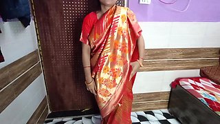 Beautiful Bhabhi in Banarasi Saree Having Her First Sex