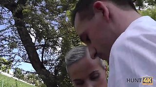 Hunt4k. les jeunes amoureux ont décidé que le sexe pour de l'argent est une bonne opportunity