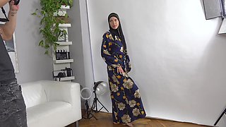 Sexy Holly Molly in hijab wants some photos