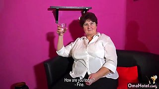 Oma Hotel -Hana, chubby granny in nylons in her self-pleasing scene