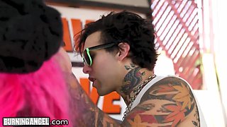 Tattooed dude fucks nasty tattooed chick Kelsi Lynn in public