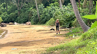 Homemade Accidental Sex - Handjob and Cumshot on a Beach