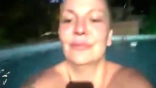 Blonde is flashing her big boobs in the outdoors