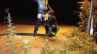 Horny MILF Gives Passionate Rimjob on a Outdoor