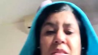 Asian amateur slut handles anal toys