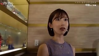 小顔ショートヘアの美女が電マと手マンでパンティ濡らしオマンコから愛液滴る