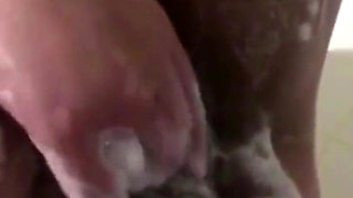WildEnglishBBW shaking my booty, rubbing my fat pussy in bath