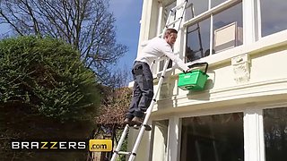 Brazzers - wild homeowner kayla wild gets caught fingering & fucked by 2 abnormal window washers