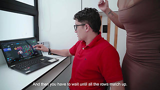 Divorced MILF fucks virgin nerd to help her invest online ! Pipe Boy and Kylei Ellish