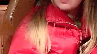 The Stepson Who Ran Away From Home Actively Fucks His Stepmother's Pussy in His Stepfather's Car