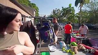 Hesgotrizz - Lucy Lotus And Marlo Yard Sale