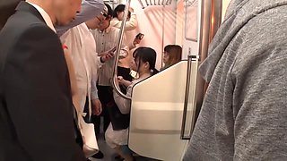 336kbi-064　人妻で高校教師のみなほは、痴漢の被害に遭ってしまう