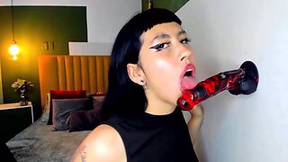 Emo latina sucking a strange dildo