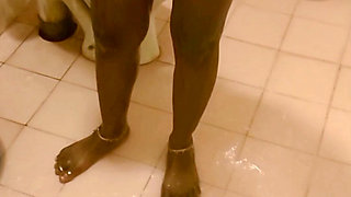 Desi Tamil MILF Renu’s Handjob for Boss Spills Cum on Navel, Nude Bath Cuck Watches! Indianhotwifex