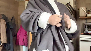 Hana Sexy Walk From Bedroom to Garden Make Her Flood