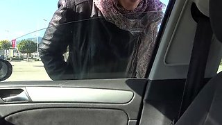 Turkish MILF Souzan Halabi gives American guy a car handjob in 4K