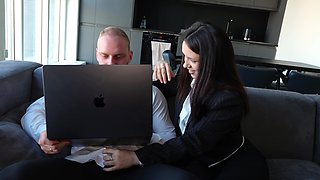 Please! Fuck Me! Screamed Hot Secretary Before Sex! Married Boss Fucked Her so Hard Until She Cum