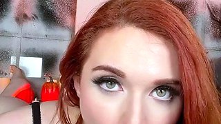 Masturbating loving babe solo toy plays with enthusiasm