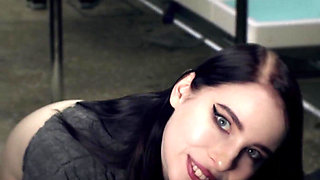 Beautiful Stranger Sucked Me in Train - Mollyredwolf