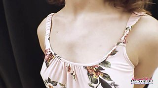 Voluptuous Parish's handjob movie