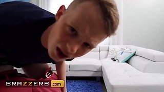 Luna Star Gets Fucked Hard in Her Workout Video - Blowjob, Doggy & Facial - Brazzers