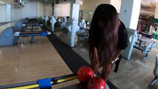 Bowling and blowjob from Thai MILF GF