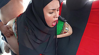 Indian Woman Wearing Hijab Had Sex in Car