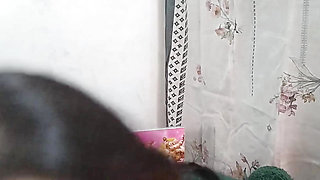 Desi aunty ko paise dekar jabar dasti pela