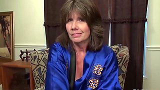 Sexy US MILF Penny Priet Gets Off With Dildo