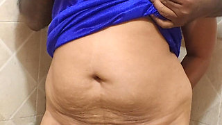 Hottest Kissing Girl in the Bathroom