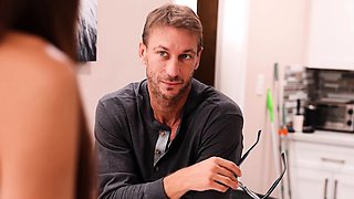 Redhead Vanna's Steamy Family Blowjob and Hardcore Ride