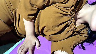 (Handjob) My stepsister is very sexy, her big tits make me horny