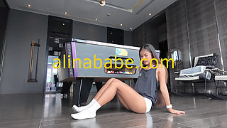 Hot Amateur Thai Doing After School Twerking In Panties