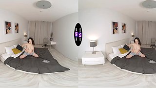 Leggy Babe VR Solo Masturbation