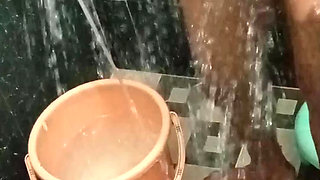 Aaj nahate huye hilaya