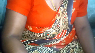 Sexy Saree Aunty Boobs