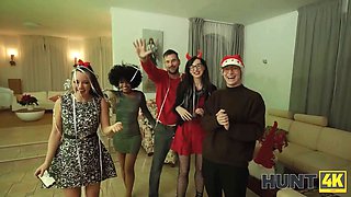 Hunt4k. gorgeous santa