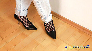 Elegant MILF in High Heels & Fishnets - Shoeplay & Tease
