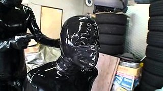 Amateur CDin latex dildoing