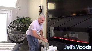 Gigantic Ass Plumper Julie Ginger Receives The Perfect Pussy Massage