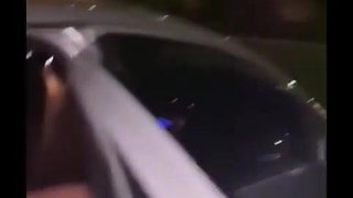 Dogging do Poderoso marido leva esposa novinha para o dotado comer dentro do carro na rua