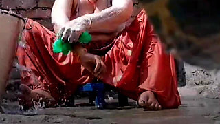 Desi hot sexy bhabhi's bathing MMS video leaked