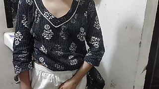 Step daughter ko bathroom me pakad ke chod diya