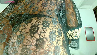 Mastubring and pleasuring myself in webcam