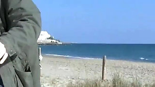 Beach fuck with young skinny slut