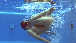 Juicy Russian babe Lina Mercury in the pool