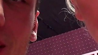 Heisse Blondine Fickt Nach Dem Sport Auf Der Umkleidezimmer - Hot Blonde Fucks After Sports in the Locker Room