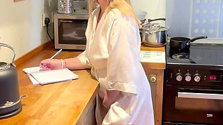 Marie Fingers and Spreads Her Wet Pussy!