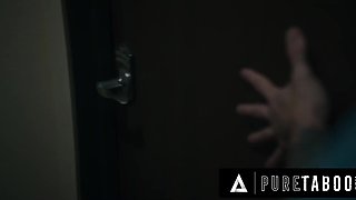 Horror porn with kink nurse Anna Claire and demon Ashely Lane with 3 boobs